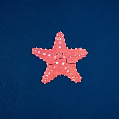 Korallenrosa Seestern-Puzzleteil mit weißen Punkten und Lächeln im Blue Puzzle