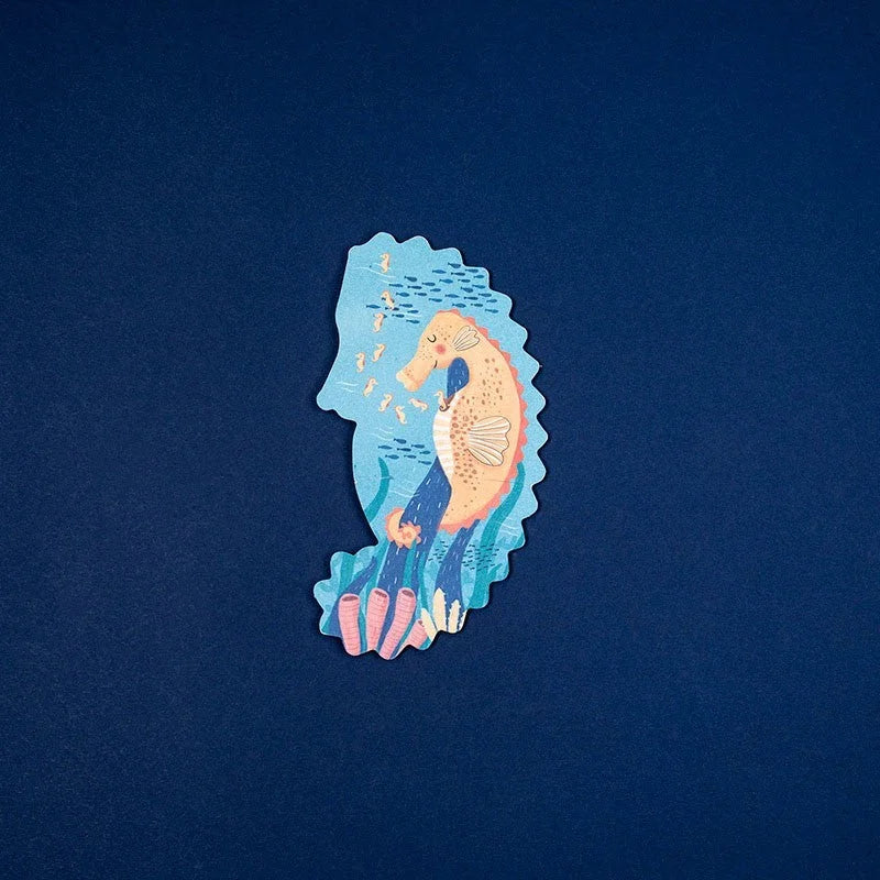 Bunt illustrierter Seepferdchen-Sticker in Pfirsich-Blau mit Fischen für Blue Puzzle