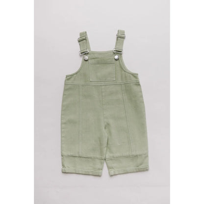 Mintfarbene denim-latzhose blythe dungaree mit verstellbaren trägern und silbernen metallverschlüssen