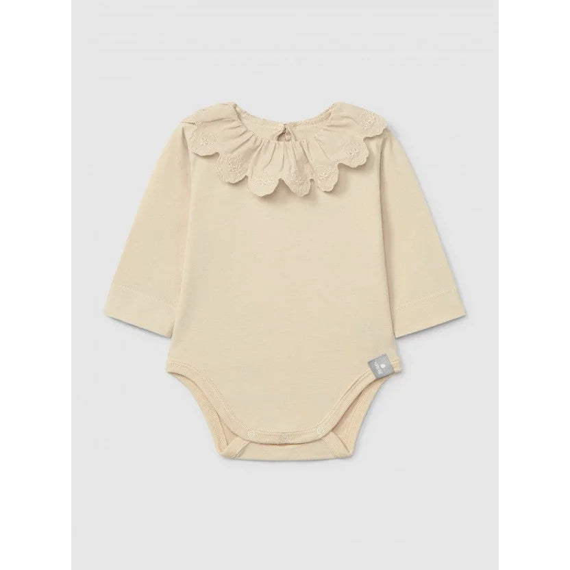 Snug Body mit Rüschenkragen in Beige – Ansicht 1