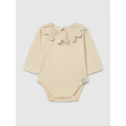 Snug Body mit Rüschenkragen in Beige – Ansicht 1