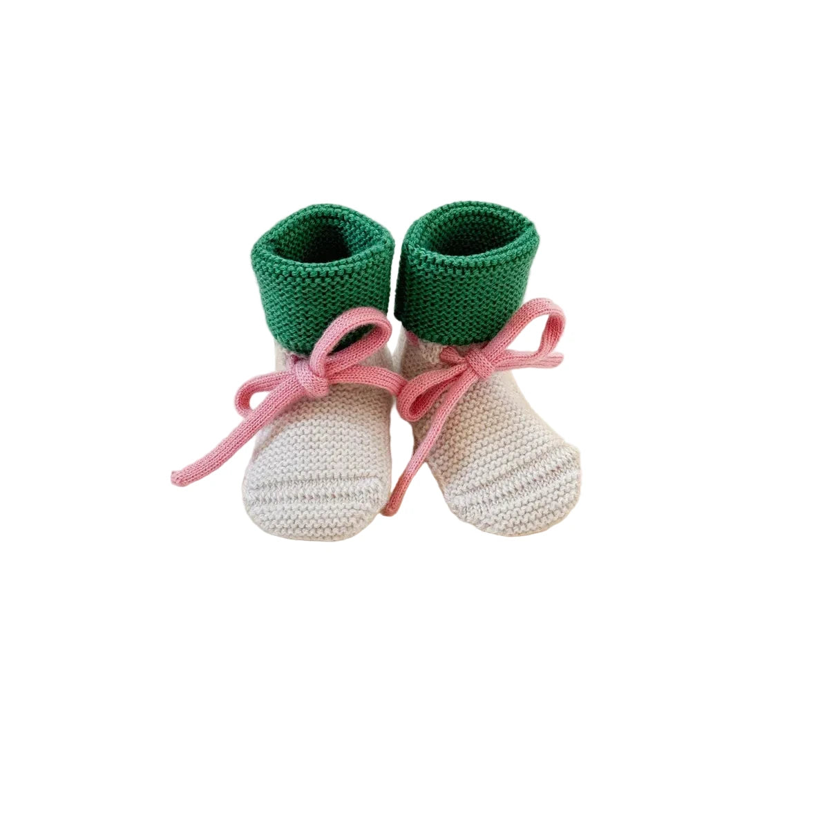 Zweifarbige Babyschuhe Booties in Cream und Grasgrün von Hvid