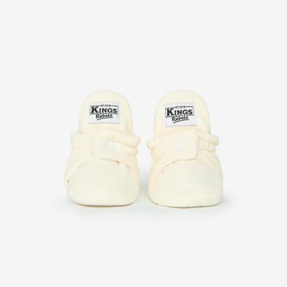 Paar cremefarbige Babybooties mit Kings-Label in Fleece Original Cream