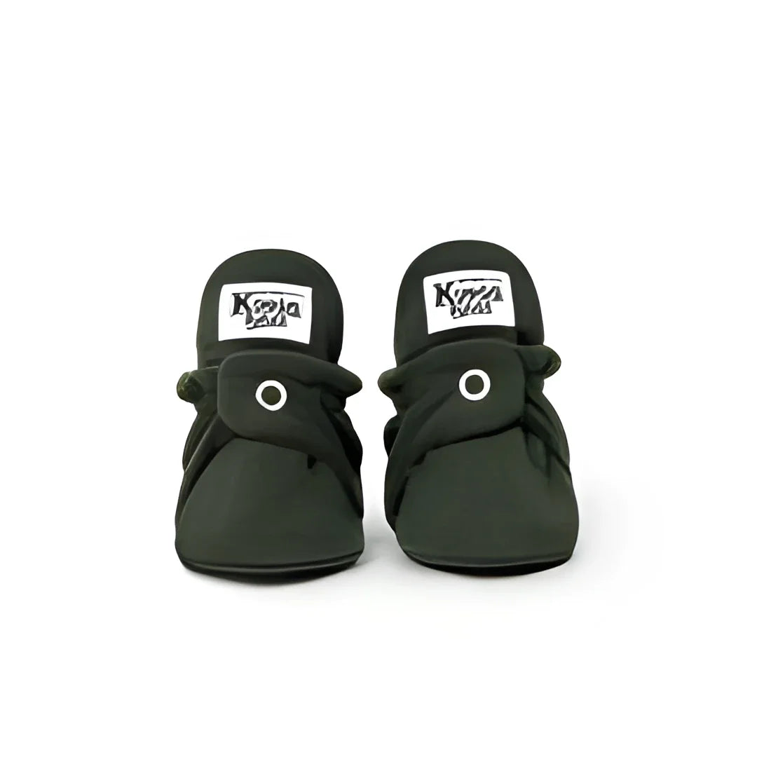 Dunkelgrüne Wildleder-Moccasinschuhe für Babys mit weißem Branding, Booties Fleece Original
