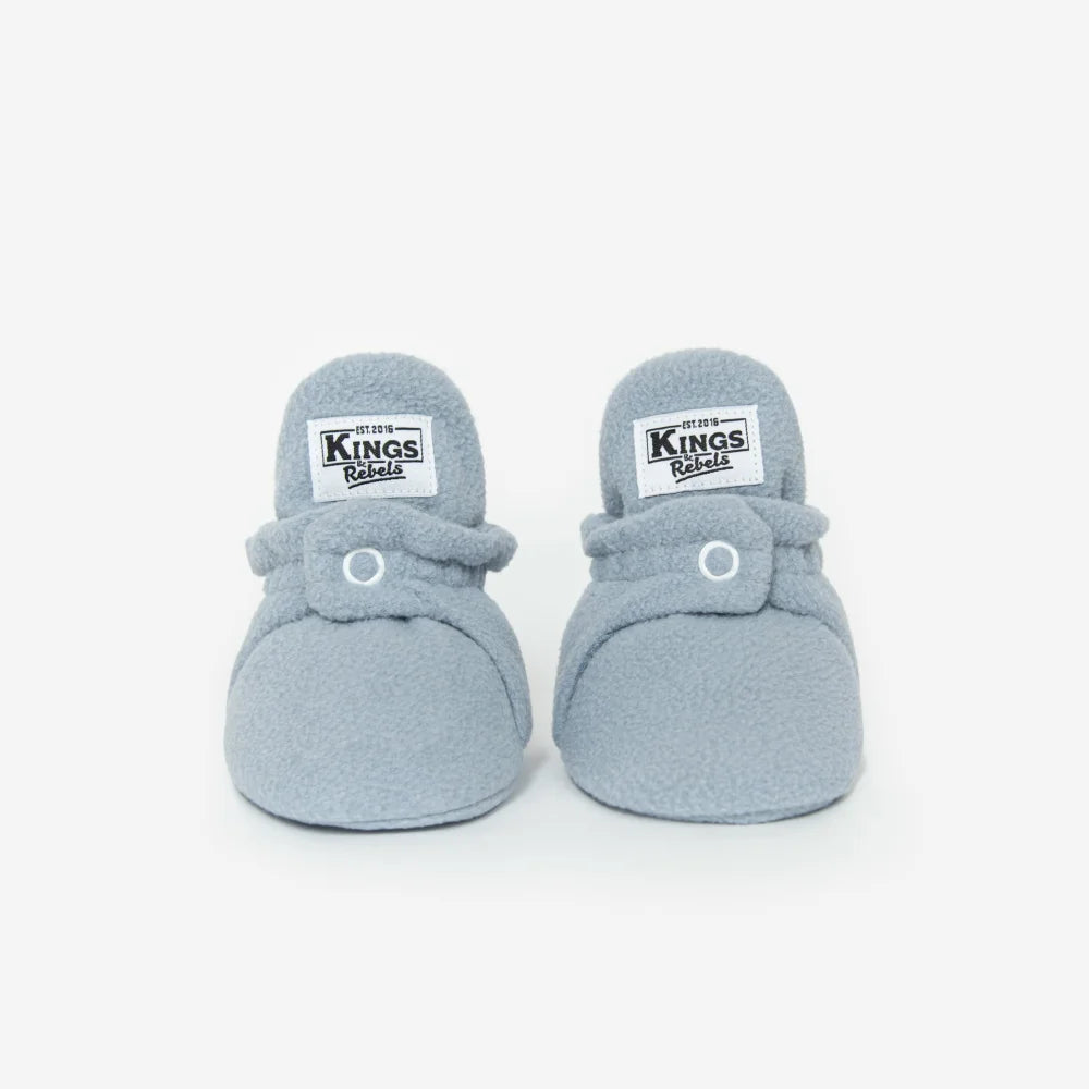 Helles blaue Fleece-Babyschuhe mit Druckknöpfen, geeignet für 0-12 Monate