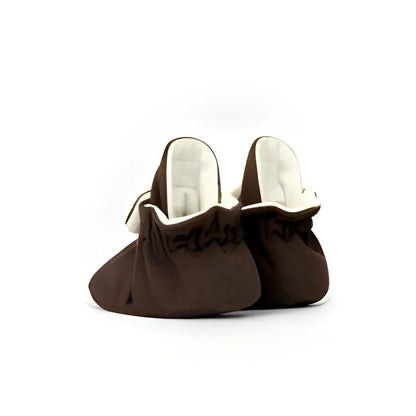 Weiche braune Leder-Babybooties mit kuscheligem weißen Futter in Schokoladenfarbe