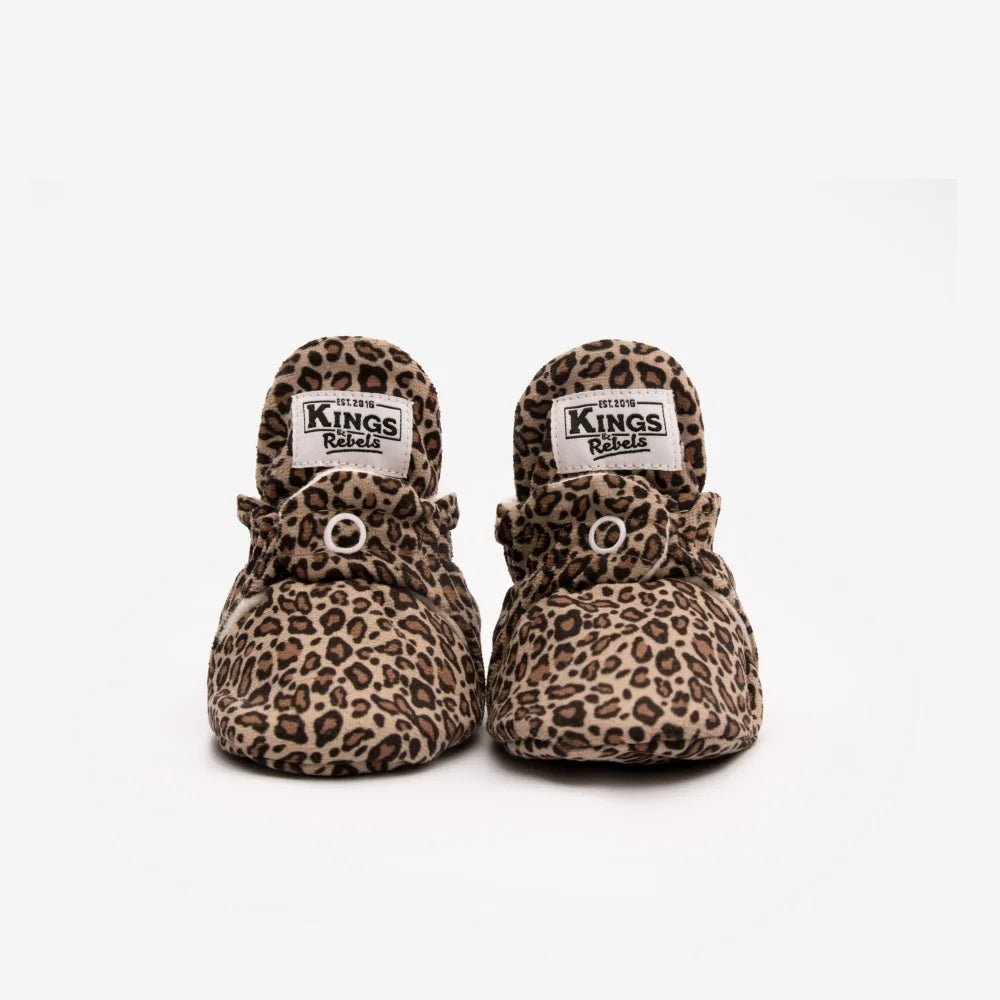 Leopard-Print Baby Booties mit weißen Ösen aus Gamuza für 0-12 Monate