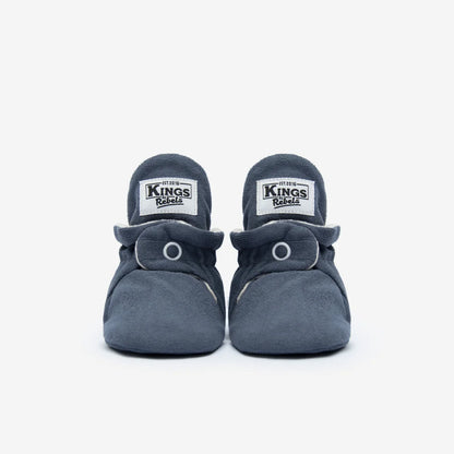Kings & Rebels Booties Gamuza Classic Night Blue, Detailansicht Markenlabel