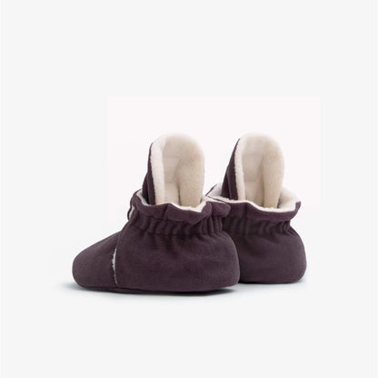 Dunkelbraune Baby Booties mit weißem Fleecefutter aus der Produktlinie Booties Gamuza Classic