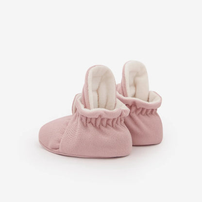 Paar rosa Babybooties mit weicher weißer Fleecefutter für Neugeborene