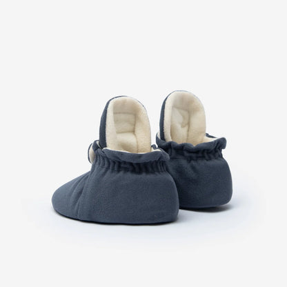 Kings & Rebels Booties Gamuza Gripper Night Blue, Druckknopfverschluss im Detail