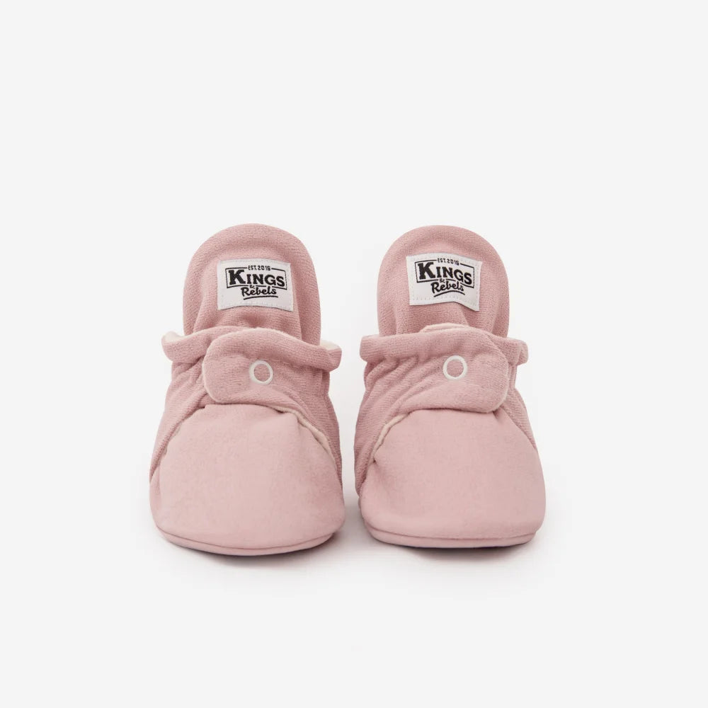 Paar rosa Baby-Booties mit Druckknöpfen für 12-24 Monate im Produkt Booties Gamuza Gripper Rosewood