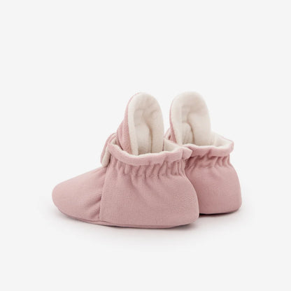 Paar rosafarbene Babyschuhe mit weicher weißer Fleece-Fütterung, Booties Gamuza Gripper 12-24 Monate Rosewood