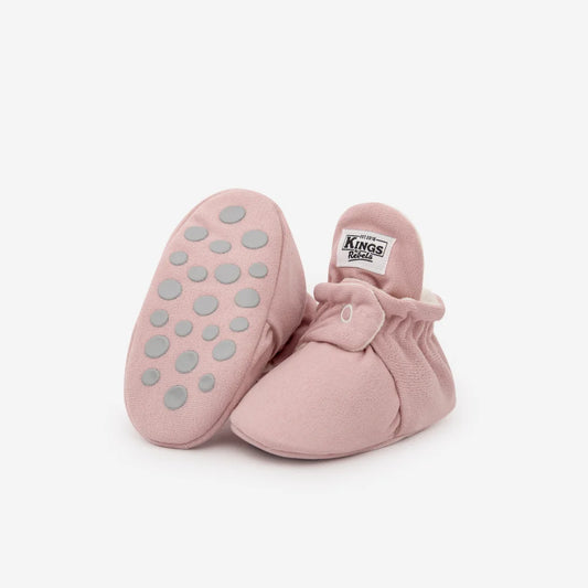 Paar rosa Babybooties mit rutschfesten Sohlen aus dem Produkt Booties Gamuza Gripper 12-24 Monate Rosewood