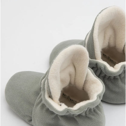 Weiche hellgrüne Babybooties mit off-weißem Futter für 12-24 Monate