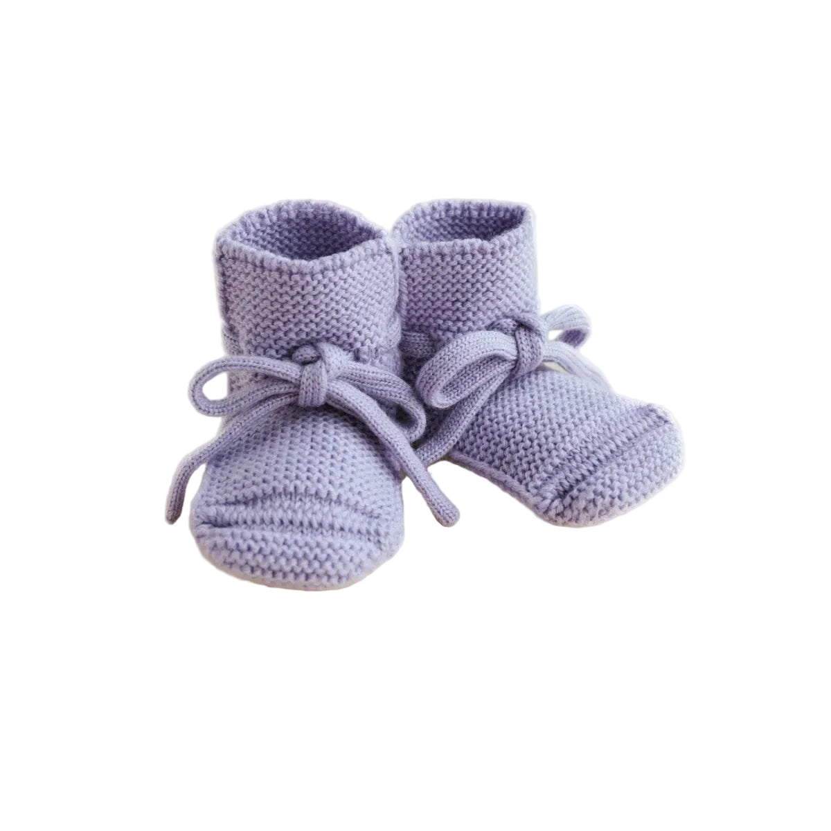 Lila gestrickte Babyschuhe Booties von Hvid mit Bändchen