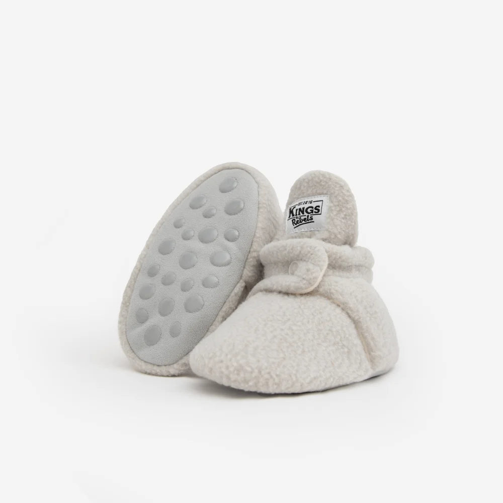Graue flauschige Babybooties mit texturierten Sohlen und Schleife für 12-24 Monate