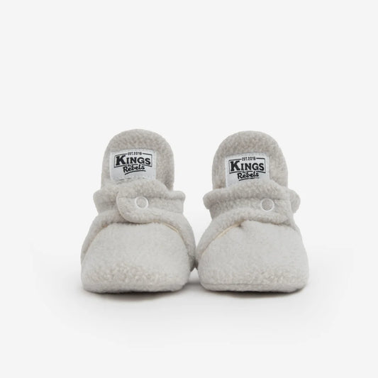 Graue flauschige Babyschuhe Booties Teddy 0-12 Monate mit Kings-Logo und Knopf