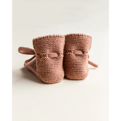 Ökologische Kinderbekleidung: Rosa gestrickte Babybooties mit Ripsbandbindung