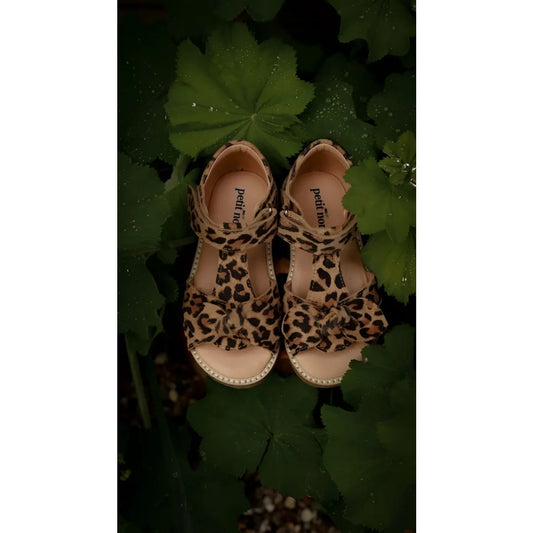 Leopard-print kindersandalen mit schleifendetails und hellbeiger sohle bow sandal leopard