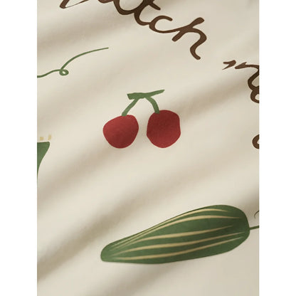 Boxy T-Shirt Watch Me Grow: Creme-baumwolle mit Kirschen, Gurken und Schrift