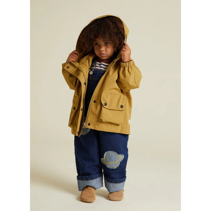 Senfgelber Brooke Rain Jacket Honey mit Kapuze, Knöpfen und Taschen