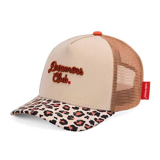 Beige und orange trucker cap mit leopardmuster-schild und besticktem dreamers club logo in orange