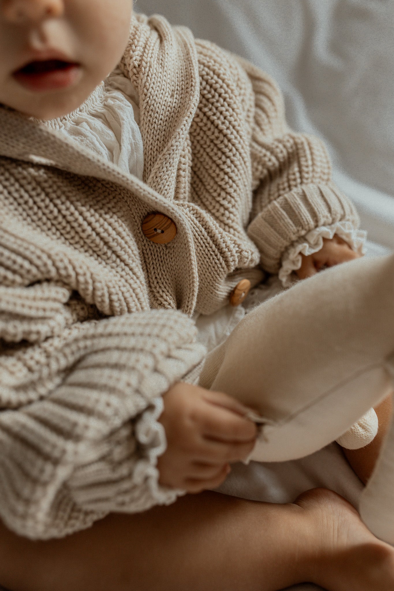 romi. Chunky Knit Cardigan | Oat - Pullover