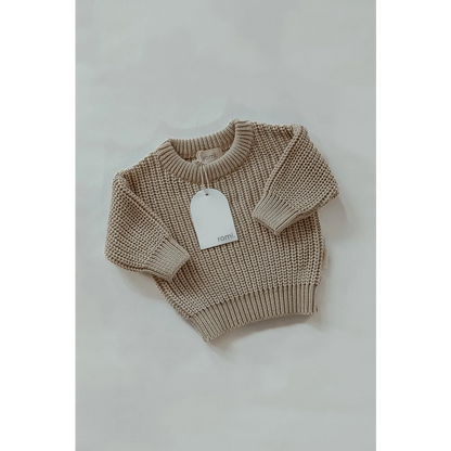 Beige Chunky Knit Sweater Oat mit Preisschild sichtbar auf weißem Hintergrund