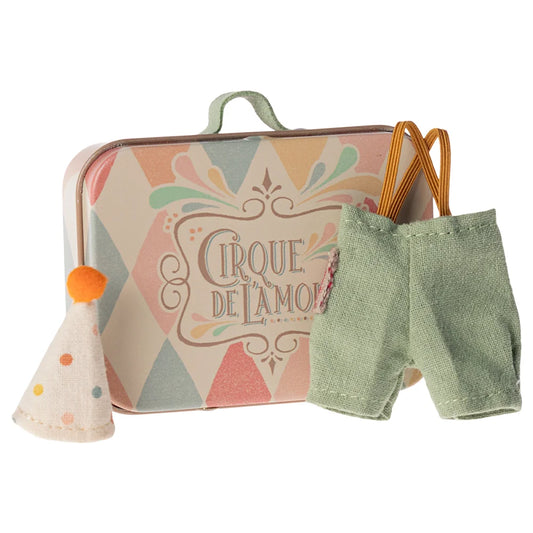 Grüne Shorts mit orangen Bändern und weißem Kegelzubehör aus Clownskleidung Koffer Kleiner Bruder Maus