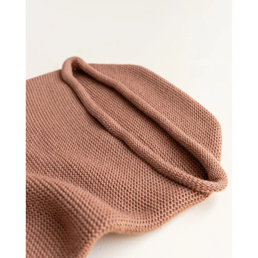 Knitted beanie hat in dusty pink, part of Cocoon Babydecke umweltfreundliche Babyartikel