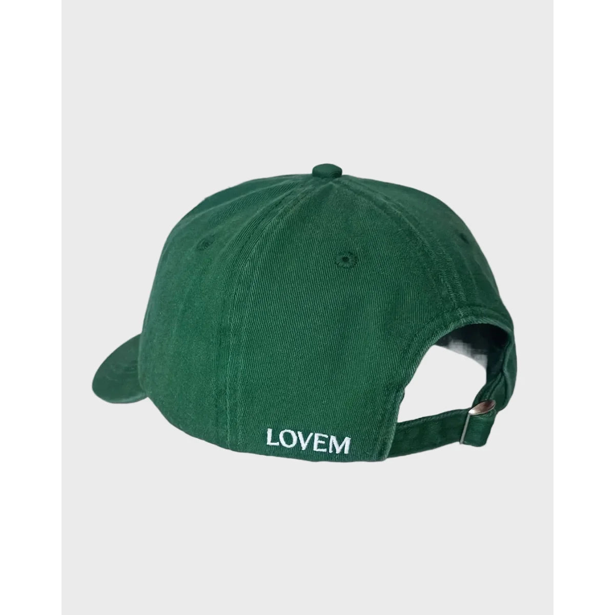 Dunkelgrüne cotton cap mit weißem lovem stick auf der rückseite für nachhaltige babykleidung schweiz und geschenke für neugeborene