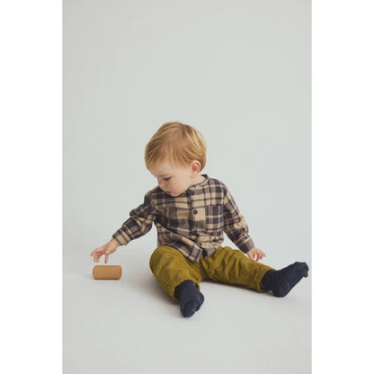 Cozmo Babyhose Miki Green am Baby getragen
