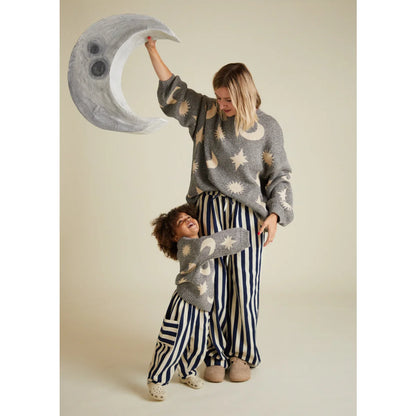 Grauer Strickpullover mit Mond- und Sternmuster, Cozmo Midnight Moon Star Sweater
