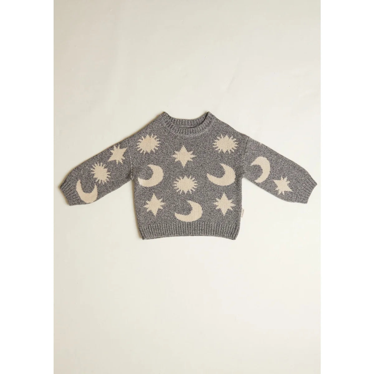 Grauer Strickpullover mit cremefarbenen Sternen- und Mondmustern für Kinder