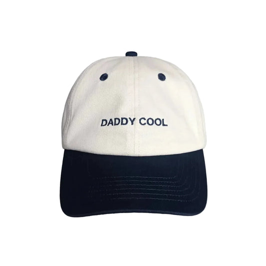 Off white und navy blue zweifarbige dad cap mit daddy cool stickerei ideal für nachhaltige babykleidung schweiz