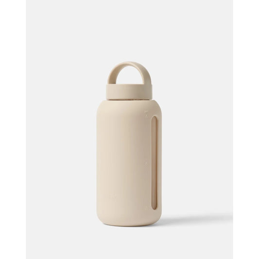 Bink Day Bottle Classic in Stone (steinfarben), Glas-Trinkflasche mit Trinkmarkierungen – Ansicht 2