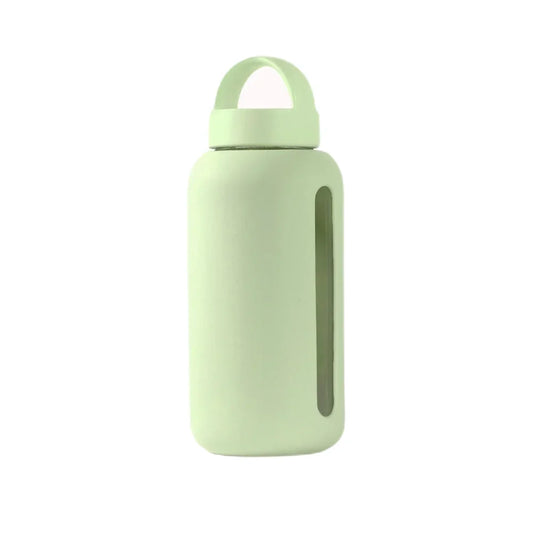 Pale green wiederverwendbare Wasserflasche mit Schlaufengriff, Day Bottle Matcha