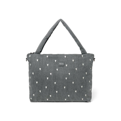 Graue Tragetasche mit weißen Herzmustern, Denim Wickeltasche, Grey Hearts