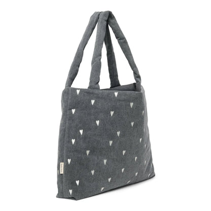 Dunkelgraue weiche Tragetasche mit kleinen weißen Herzmustern, Denim Mom Bag