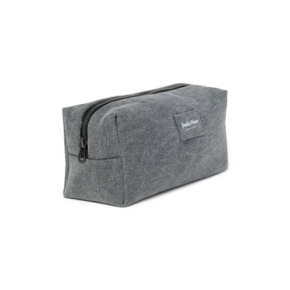 Graue rechteckige Stofftasche mit schwarzem Reißverschluss und Label, Denim Necessaire