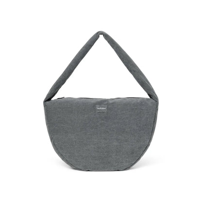 Dunkelgraue, gesteppte Crescent-Schultertasche mit breitem, gepolstertem Riemen