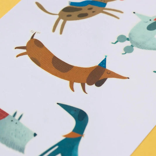 Lustige Hunde-Tattoos mit Dackel mit blauer Partyhut in cooler Illustration