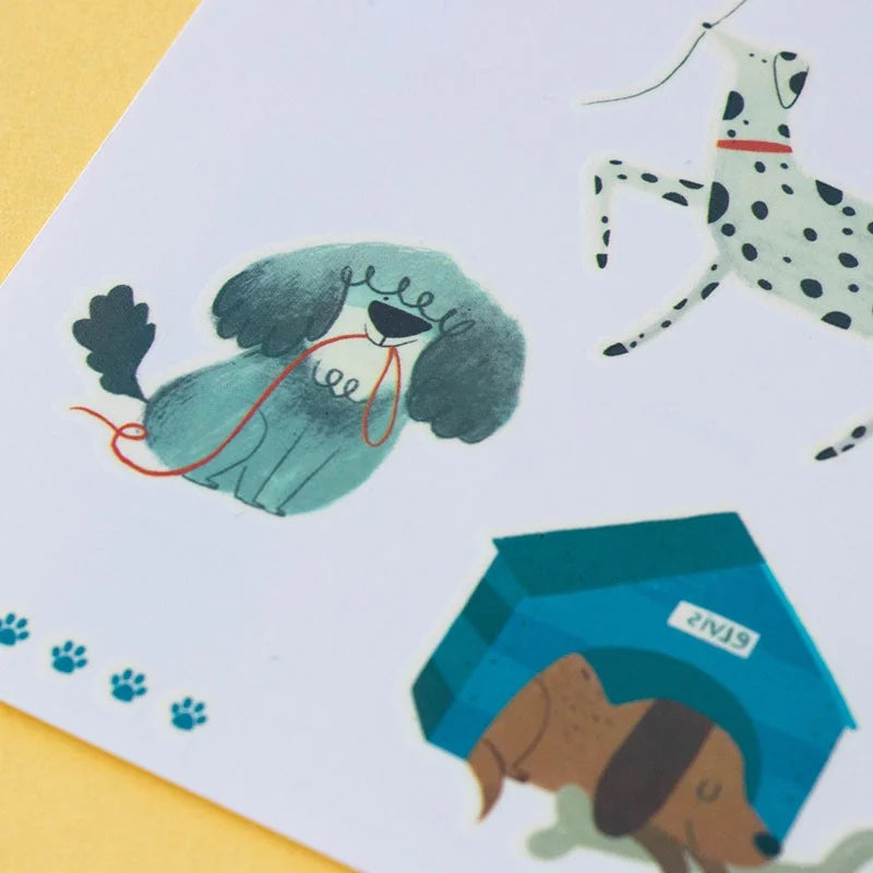 Illustration mit drei Hundrassen, Hundehütte und Pfotenabdrücken für Dogs Tattoos