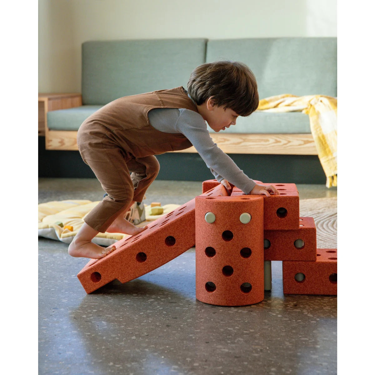 Kinder spielen mit dem MODU Dreamer Set