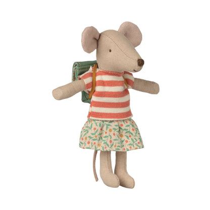 Dreirad-maus grosse schwester nachhaltige babykleidung schweiz beige stoffmaus mit coral weiß gestreiftem top und grünem blumenrock