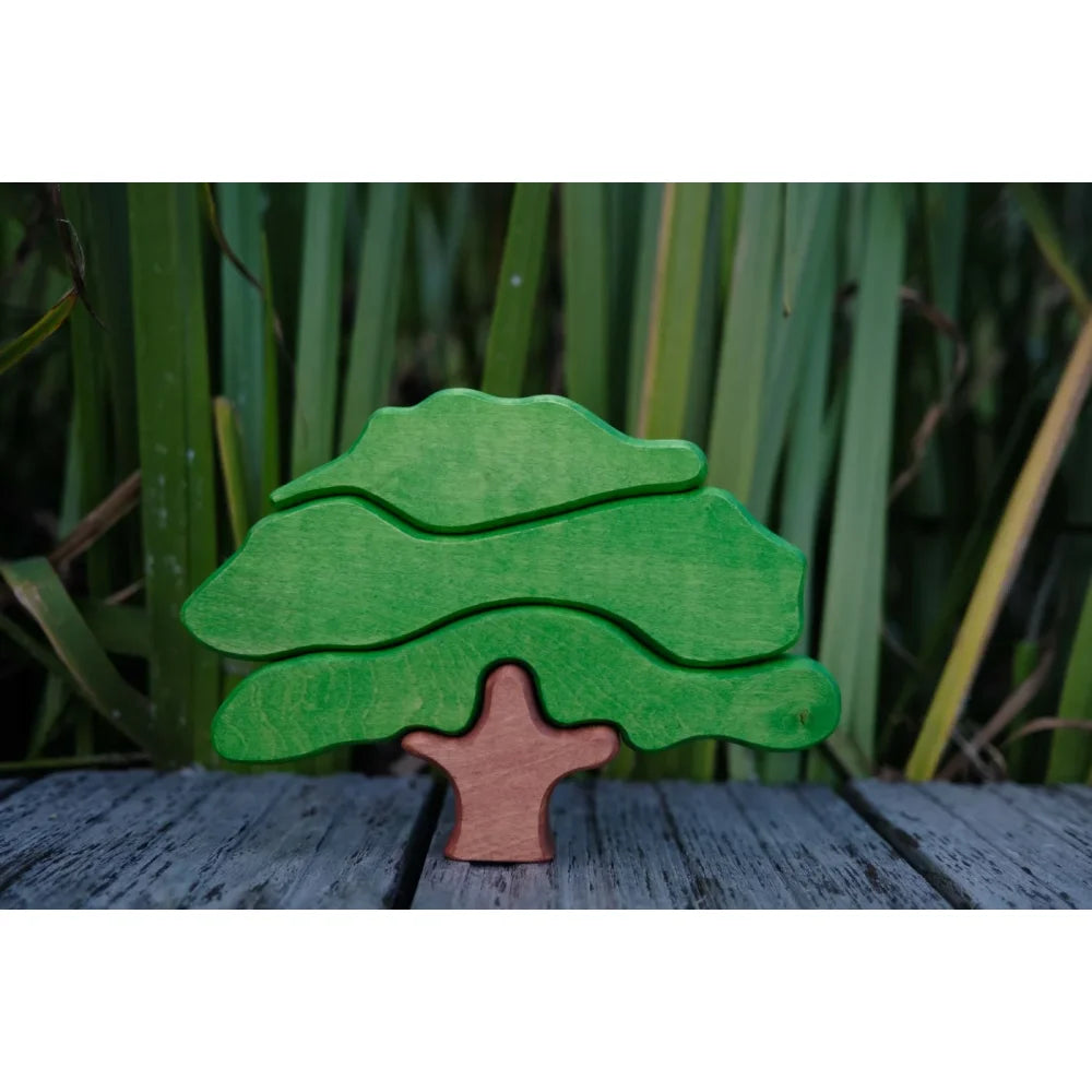 Holzspielzeug Baum mit braunem Stamm und grünen Blättern, Produkt Eiche