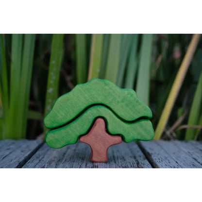 Holzbaum-Puzzle mit grünem Blatt und braunem Stamm für das Produkt Eiche klein