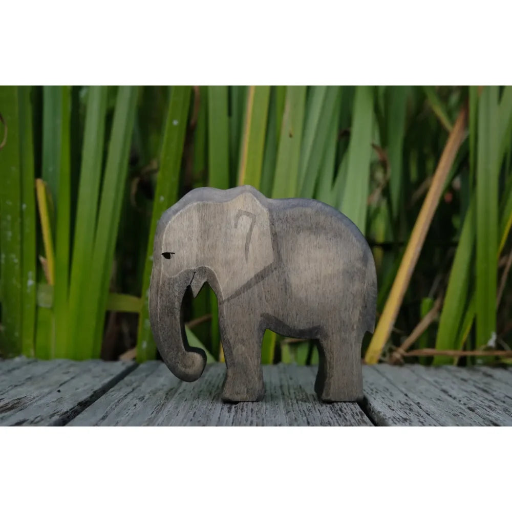 Graue geschnitzte Elefantenfigur aus Holz im Produkt Elefantenkuh