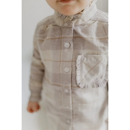 Kinder-Plaid-Button-up-Bluse mit Rüschenkragen und Brusttasche in Beige und Lavendel